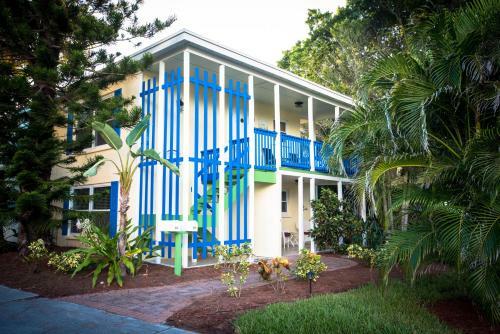 323 Canal Rd - Siesta Key Village Condo