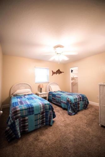 323 Canal Rd - Siesta Key Village Condo
