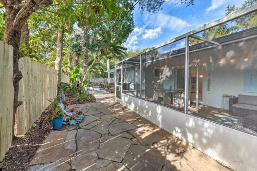 Mid-mod Coastal Home With Pool 1 Mi To Beach