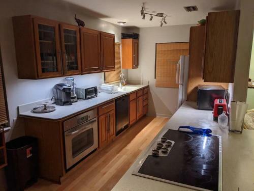 Vantage House 3 Bed 1 Full Bath 1 Half Bath