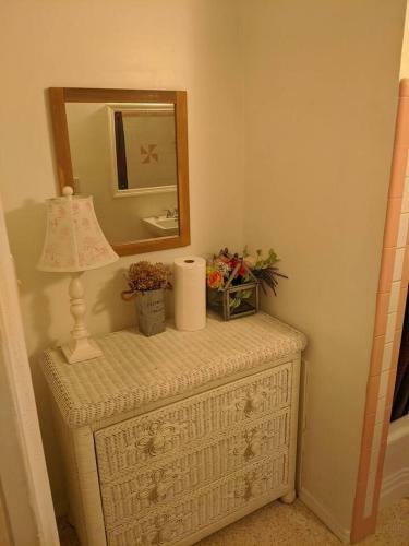 Vantage House 3 Bed 1 Full Bath 1 Half Bath