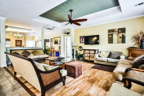 Siesta Key Waterfront Home ...........steps To Siesta Beach!!
