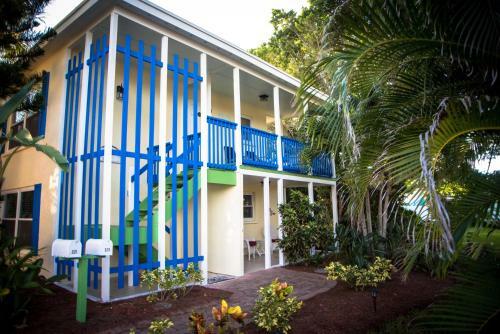 321 Canal Rd - Siesta Key Village Condo