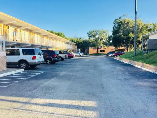 Hotel Masters Inn