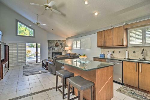 Sunny Seminole Home With Pool, 4 Miles To Beach!