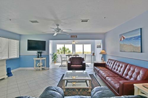 Beach Front And Walking Distance To Village