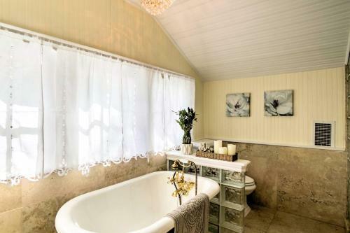 Downtown Stuart Home - Minutes To Beach And Dining!