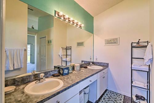 Spring Hill Home With Lanai - Minutes To Beaches