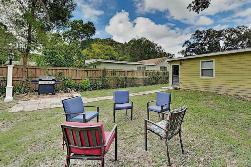 Updated Bungalow & Casita With Fenced Backyard Home