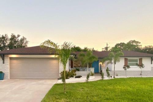 Luxurious Gulf Coast Villa With Pool And Beach Access!