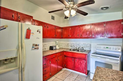 Pet-friendly Hideaway Golf, Swim, Explore!