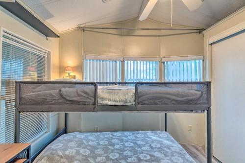 Vibrant And Pet-friendly Oasis With Resort Perks!