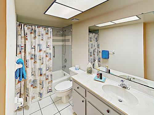 New Listing! Waterfront Haven With Private Hot Tub Home