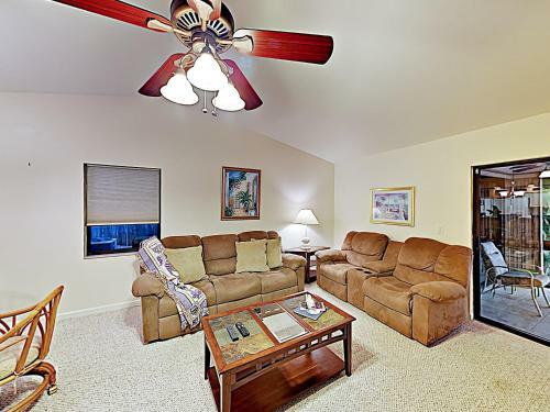 New Listing! Waterfront Haven With Private Hot Tub Home