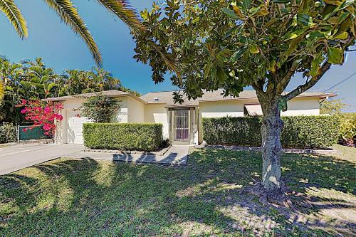 New Listing! Waterfront Haven With Private Hot Tub Home