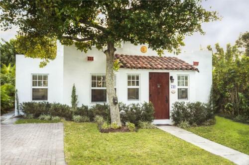 Historic Cottage With Private Pool! Home
