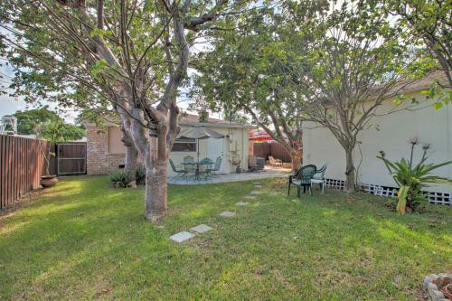West Palm Beach Home With Yard -2 Mi To Beach!