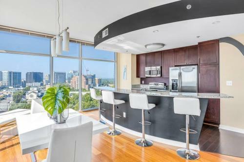 Apartamento Exquisite Polished Panoramic Buckhead Penthouse-designed
