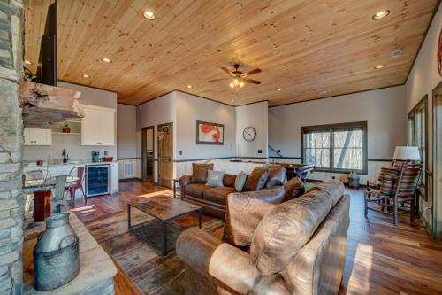 Bear Claw Cabin By Escape To Blue Ridge