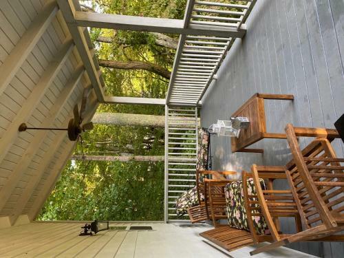 Southern Oak Cabin