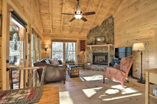Couples Getaway Cabin By Hiking And Waterfalls!
