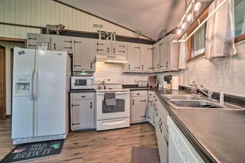 Sky Valley Resort Cabin With Deck And Pool Access