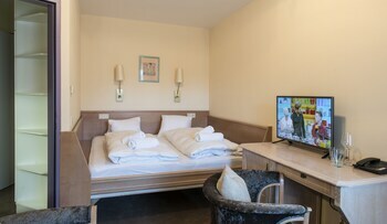 Crystls Aparthotel
