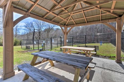 Waterfront Coosawattee River Resort Retreat!