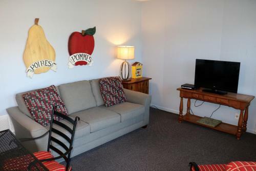 Hotel Boundary Waters Resort & Marina