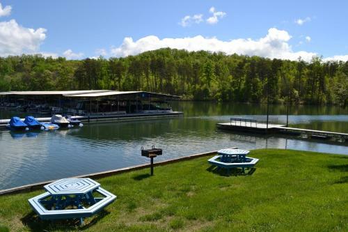 Hotel Boundary Waters Resort & Marina