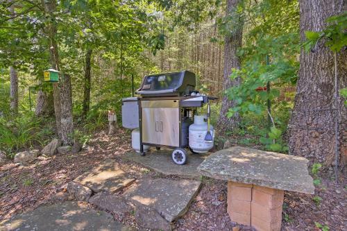 Secluded Chattahoochee Apartment With Stunning Views!