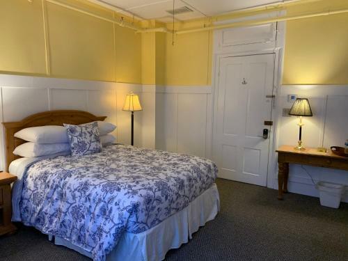 Hotel Woodbridge Inn