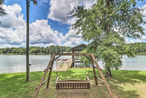 Waterfront Lake Sinclair Home With Boat Dock!