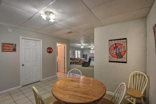 Lake Hartwell Waterfront Getaway With Fire Pit!