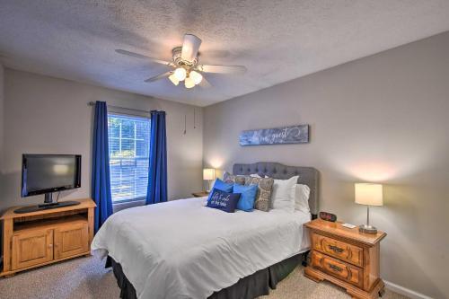 Lake Hartwell Waterfront Getaway With Fire Pit!