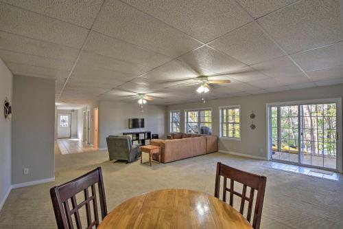 Lake Hartwell Waterfront Getaway With Fire Pit!