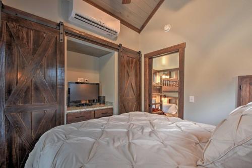 Modern Morganton Tiny Home With Hot Tub Access!