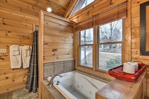 Blue Ridge Mtn View Getaway With Hot Tub And Fire Pit!