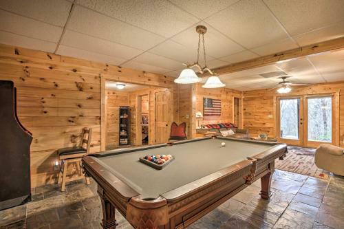 Blue Ridge Mtn View Getaway With Hot Tub And Fire Pit!