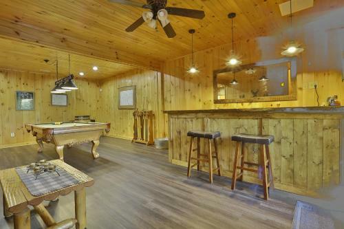 Chateau Relaxeau Breathtaking Spacious Mountain Home On Paved Road