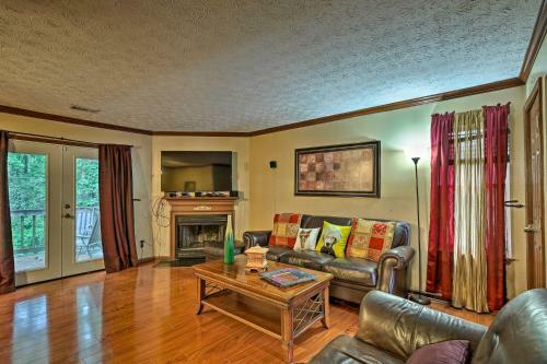 Berkmar Place With Deck Short Drive To Atlanta