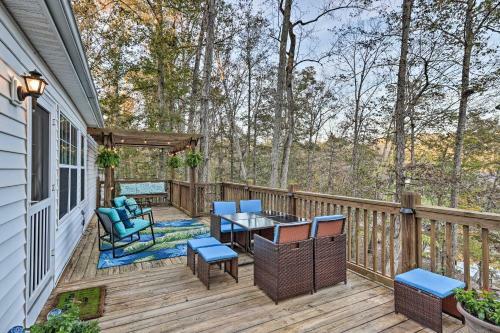 Lake Sinclair Haven With Dock, Fire Pit And Kayak