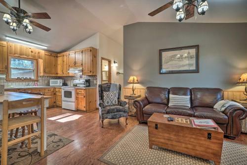 Pet-friendly Wanderlust Cabin 5mi To Helen!