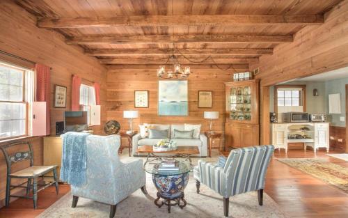 Freeman's Cottage By Lucky Savannah