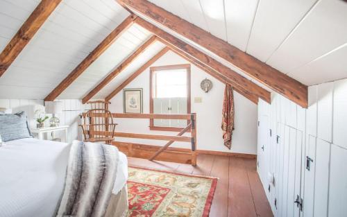 Freeman's Cottage By Lucky Savannah