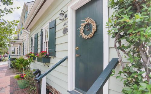 Freeman's Cottage By Lucky Savannah