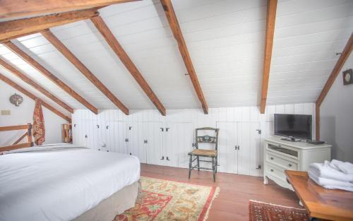 Freeman's Cottage By Lucky Savannah
