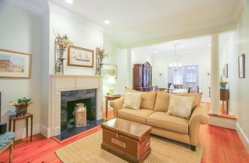 Tattnall Manor By Lucky Savannah