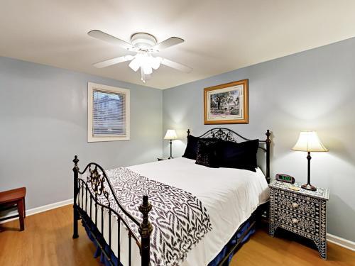 Apartamento New Listing! 3 Charming Units, 2 Blocks To Park Duplex