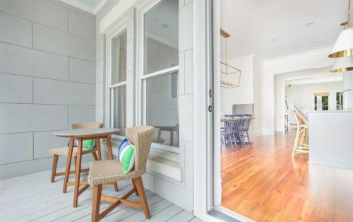 320 East Townhouse By Lucky Savannah